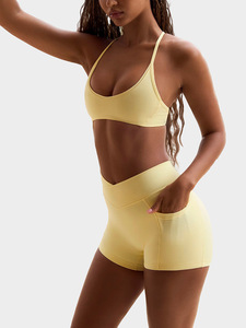 Nuovo Design Comodo Set Sportivo Giallo per Yoga: Reggiseno Sportivo e <span class=keywords><strong>Pantaloncini</strong></span> a Vita Incrociata a Tre Quarti - Hot Sale Bttuer Feeling - Product Image 4