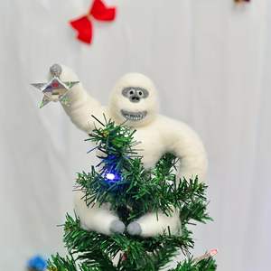 Adorno Navideño Artesanal <span class=keywords><strong>de</strong></span> Peluche para la Punta del Árbol - Chimpancé Blanco Abrazando una Estrella, Decoración Festiva <span class=keywords><strong>de</strong></span> Navidad |   Directo <span class=keywords><strong>de</strong></span> Fábrica en Guangdong - Product Image 1
