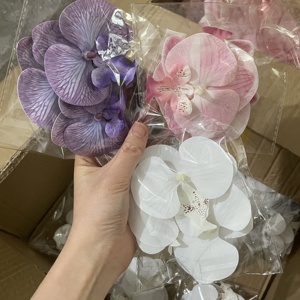 Venta caliente <span class=keywords><strong>flores</strong></span> artificiales <span class=keywords><strong>para</strong></span> decorar Pastel <span class=keywords><strong>de</strong></span> <span class=keywords><strong>Bodas</strong></span> Día <span class=keywords><strong>de</strong></span> San Valentín pastel decoración proveedor - Product Image 1