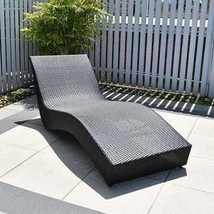 Chaises longues <span class=keywords><strong>en</strong></span> rotin pour l'extérieur Chaise longue <span class=keywords><strong>de</strong></span> <span class=keywords><strong>jardin</strong></span> avec coussin Mobilier <span class=keywords><strong>de</strong></span> piscine Patio Piscine Chaise <span class=keywords><strong>de</strong></span> plage Ensemble <span class=keywords><strong>de</strong></span> meubles <span class=keywords><strong>de</strong></span> <span class=keywords><strong>jardin</strong></span> - Product Image 3