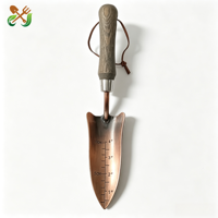 Outils de jardinage de style antique en acier inoxydable avec manche en bois de frêne, outils à main en bronze pour jardinage : truelle, repiqueuse, fourche, râteau, personnalisation