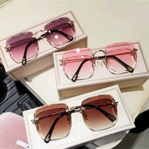 Nuevas Gafas de Sol Cuadradas con Marco Redondo, Simples y Modernas, con Degradado de Color y sin Borde - Product Image 4