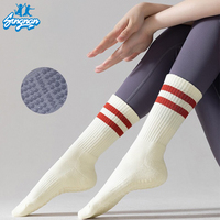 Chaussettes de yoga et de Pilates antidérapantes professionnelles pour femmes, chaussettes de sport personnalisées avec grip, fond épais en tissu éponge, chaussettes de fitness antidérapantes