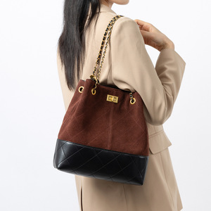 2025 Tùy Chỉnh Màu Nâu Sang Trọng Da Lộn Hobo Tote Túi Cho Phụ Nữ Mở Đóng Cửa Vai Xô Túi Xách Với Chuỗi Trang Trí - Product Image 3