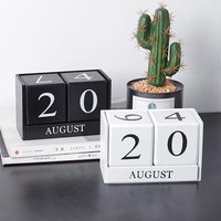 Calendrier en blocs de bois en gros avec design gravé, couleur et taille personnalisables pour la décoration intérieure