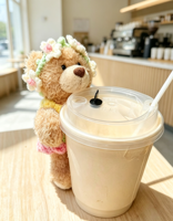 Décoration de tasse à café en peluche sur le thème floral de printemps, robe en crochet faite à la main amovible et bandeau fleuri