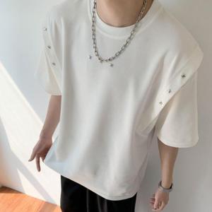 Camiseta de Diseñador para Hombre, Estilo Moderno con Remaches, Cuello Redondo, Manga Corta, para Verano, Color Oscuro, a la Moda - Product Image 3