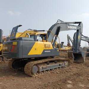 Pelles hydrauliques sur chenilles Volvo EC220 d'occasion à vendre Performances fiables avec moteur central et composants de pompe - Product Image 1