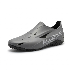El AP ALLBIKE 2 en elegante gris y negro, con un material de PVC resistente diseñado para un rendimiento versátil y con estilo. - Product Image 1