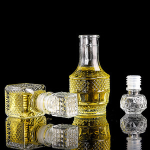 Botella de vidrio decantadora de 50ml, 100ml, 150ml con tapas en relieve, contenedor vacío rellenable para vino, licor, almacenamiento, bodas - Product Image 1
