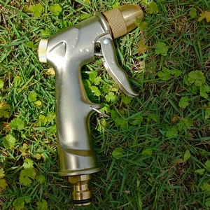 Pistolet d'arrosage multifonctionnel en laiton et zinc, réglable, à pulvérisation variable et capacité de 5 gallons, très populaire - Product Image 4