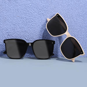 Солнцезащитные очки унисекс в стиле знаменитостей, с защитой UV400, антибликовые, с эффектом похудения лица, в стиле для пар, с большой полнорамной поляризационной оправой - Product Image 1