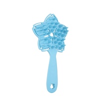 Nouvelle brosse de massage du cuir chevelu à poils rigides en polypropylène 4G avec manche long pour le lavage des cheveux
