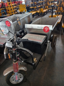 Chariot de chantier électrique à trois roues 1000W avec plateforme en acier, robuste, pour usage industriel et sur chantier, couleur argent - Product Image 4