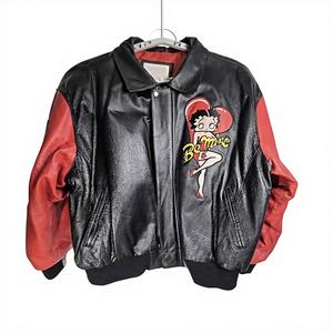 เสื้อแจ็คเก็ตหนังผู้ชายแบบคลาสสิก ตกแต่งด้วยการเย็บปะติดปะต่อ มีฮู้ด ย้อมสีแบบ Garment Dyed กันน้ำ ระบายอากาศได้ดี เป็นมิตรกับสิ่งแวดล้อม ทันสมัย สวมใส่สบาย อุ่น เหมาะสำหรับฤดูหนาว สไตล์ไบค์เกอร์ - Product Image 1