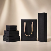 Ensemble d'emballages personnalisés pour bijoux avec boîtes à bagues, boîte à colliers et sac de shopping assorti pour les boutiques de bijoux et les commerces de détail.