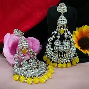 Elegantes pendientes largos Kundan chapados en oro, piedra de cristal intrincada y colgantes de cuentas coloridas, estilo colgante de moda - Product Image 5
