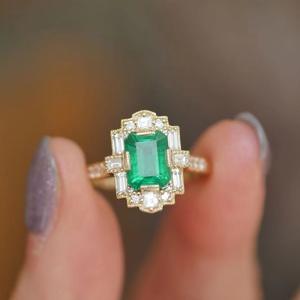 Anillo de Diamantes con Corte Esmeralda, Color Verde Oliva, Diseño Geométrico, Joyería de Compromiso para Mujer - Product Image 3