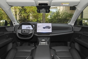 <span class=keywords><strong>XC70</strong></span> Híbrido 2025 4WD Deluxe, SUV Grande, Automático de 8 Velocidades, 1.5T Híbrido de Alto Rendimiento, Interior Oscuro, Seguro y Lujoso, Neumáticos R21, 5 Plazas - Product Image 5