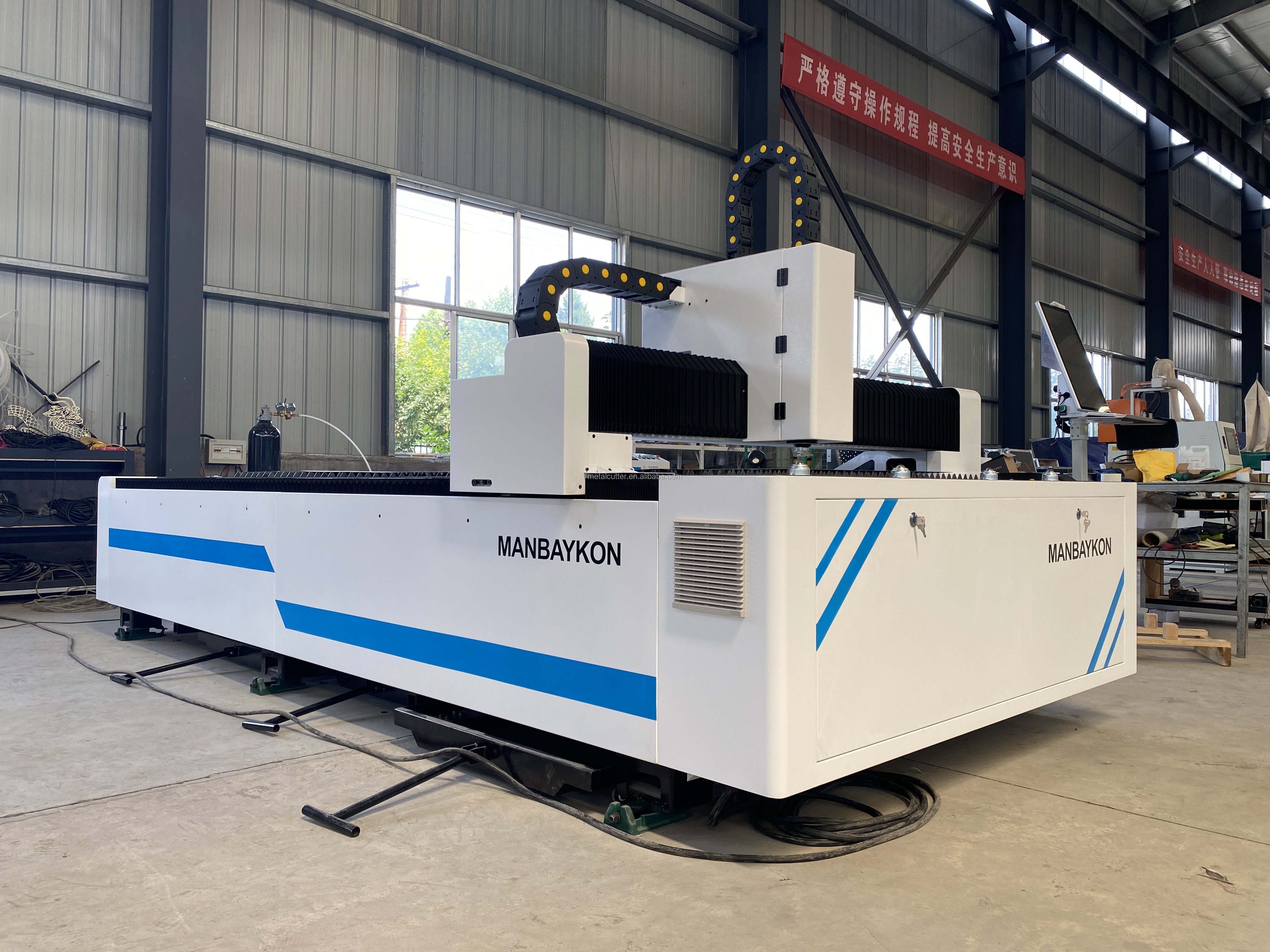 2000w Excellent Rigidity Steel sheet metal fiber laser cutting machine