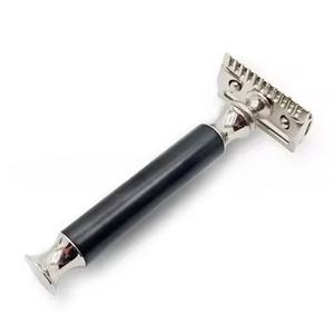 Ensemble de <span class=keywords><strong>rasoir</strong></span> manuel <span class=keywords><strong>à</strong></span> <span class=keywords><strong>l</strong></span>'<span class=keywords><strong>ancienne</strong></span> pour hommes, épilateur facial avec brosse <span class=keywords><strong>à</strong></span> barbe en alliage de poils de blaireau et support de <span class=keywords><strong>rasoir</strong></span> - Product Image 3