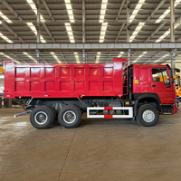 Construction robuste gauche droite Drive19 m3 auto chargement 6x4 8x4 6x6 Sinotruk Howo camion à benne basculante