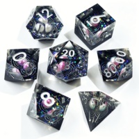 LuxeRoll – Ensemble de 7 dés en résine avec planètes suspendues et dés polyédriques à perles flottantes pour collection de jeux de rôle, cadeau, dés de D&D