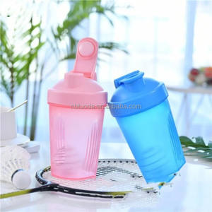 लीक प्रूफ प्लास्टिक प्रोटीन शेक बोतल डिशवॉशर को स्टेनलेस स्टील मिक्सिंग चम्मच और फ्लिप कैप के साथ सुरक्षित - Product Image 3