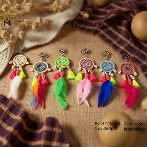 Portachiavi in stile etnico con ciondolo acchiappasogni con piume colorate, accessorio decorativo - Product Image 2