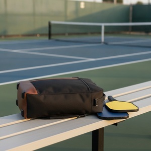 กระเป๋าใส่ไม้พาย Pickleball แบบตั้งได้ รุ่น Technical Paddle Bag จุไม้ได้ 2 อัน ผลิตจากผ้า 600D แบบด้าน พร้อมโลโก้สั่งทำ ขายส่ง กระเป๋าใส่ไม้เทนนิสและไม้ Padel - Product Image 3