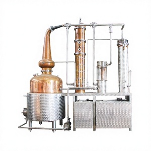 Équipement de distillerie pour whisky, teinture par eau, avec colonne de distillation en cuivre, plantes - Product Image 1