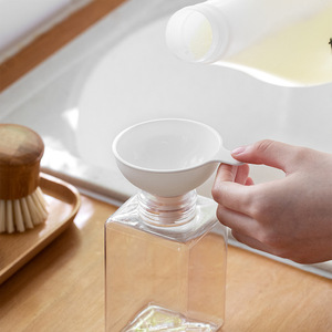 Yimijia Plastic Funnel White Pet Material For Kitchen Cosmetic Dispensing Oil <b>Bottle</b> Use - Product Image 2