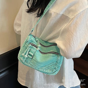 Sac bandoulière carré en PP texturé grande capacité pour filles, style coréen, avec fermeture élastique en cristal, idéal pour les trajets quotidiens - Product Image 4