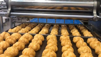 Machine d'injection de crème feuilletée Eclair à haute efficacité Machine de remplissage de crème Machine de remplissage latérale de Croissant de gâteau