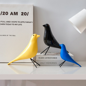 Figurine d'oiseau en bois nordique, artisanale en pin, style scandinave, décoration de salon, pièce unique - Product Image 3