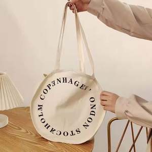 กระเป๋าผ้าแคนวาสสีเบจขายส่ง รีไซเคิลได้ ใช้ใส่ของชำ ของชายหาด พิมพ์ลายตัวอักษร โลโก้ตามสั่ง หูหิ้วคู่ แฟชั่นทันสมัย - Product Image 5