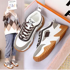 2024pu Upper Flat Sneakers Lady Damen Dicke Sohle White Walking Street Schuhe für Damen Lady