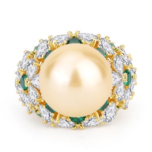 Anillo de Alta Calidad con Baño de Oro sobre Cobre Ecológico, Diseño Floral con Perla y Concha Dorada de 14MM, para Uso Diario Elegante - Product Image 1
