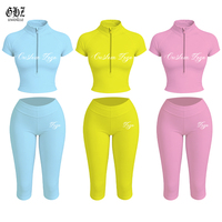 Ensemble de sport deux pièces personnalisé pour femme avec logo – Haut court à demi-zip et leggings capri taille haute – Couleur unie – Tenue de fitness