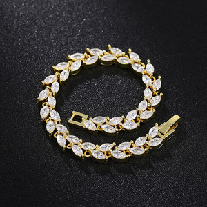 Bracciale da donna di alta gamma per il commuting, a forma di foglia marquise, gioiello da polso punk esagerato e di personalità. - Product Image 2