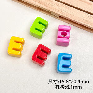 Huruf Akrilik Warna-warni Lubang Besar 3D Huruf Besar Jumbo Chunky Letter Manik-manik Besar untuk Gantungan Kunci Rantai Ponsel Pembuatan DIY - Product Image 4