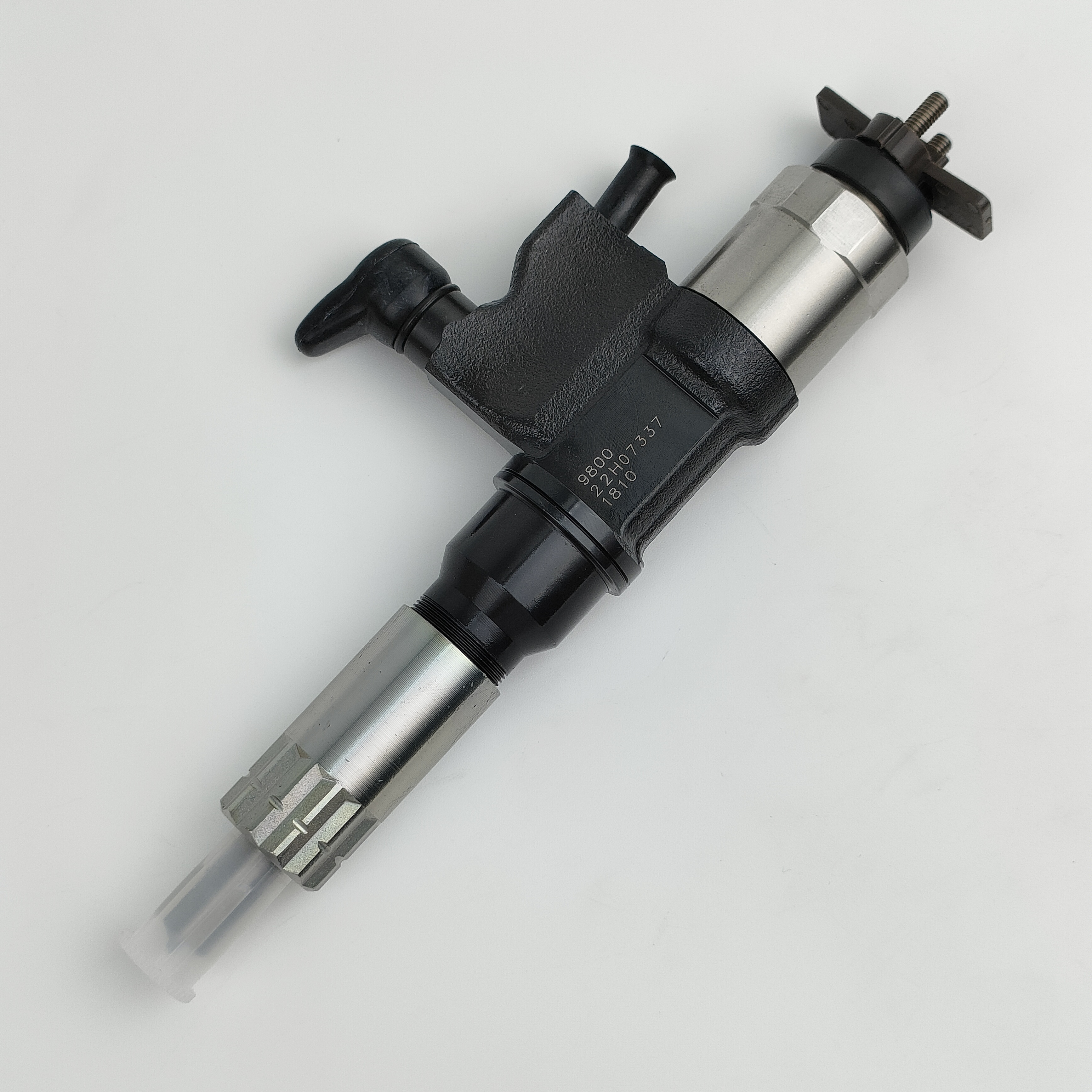 Genuine diesel injector 295050-1520 common rail fuel injector  8-98243863-0 for ISUZU 4HK1 6HK1