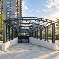 Abri de voiture moderne en alliage d'aluminium sur mesure avec toit en polycarbonate traité anti-UV, durable et recyclable, pour un stationnement facile