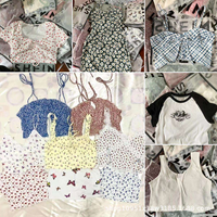 Vêtements d'occasion en gros en balles, stock importé directement, tailles et couleurs variées, polyester/coton, hauts et robes d'été