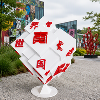 Sculpture Géométrique Moderne d'Inspiration Artistique, Cube Abstrait Blanc et Rouge en Acier Inoxydable Poli pour Extérieur, École et Culture