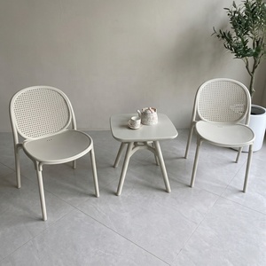 Chaises de salle à manger empilables Brio pour intérieur/extérieur, chaises de bistrot <span class=keywords><strong>en</strong></span> rotin empilables pour patio ou restaurant, ensemble pour terrasse, cour, véranda - Product Image 4