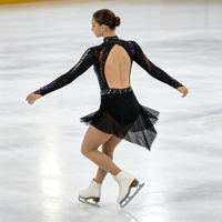 Costume de patinage artistique pour enfants et adultes, robe noire à col haut et manches longues en maille avec strass étincelants pour compétition et spectacle sur scène