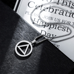 Collier en acier titane rond et triangulaire style Hip Hop Rap Eminem, pendentif tendance pour homme, vente en gros - Product Image 2