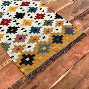 Tapis géométrique Kilim fait main Krafterscustom, rectangulaire, en laine et acrylique, à poils moyens, écologique, tufté à la main, avec support en latex - Product Image 1