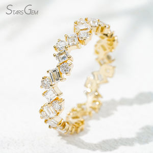 แหวนเพชรทรงบาแก็ตต์เหลี่ยม 1.3-1.5 กะรัต ขนาด 1.8*2.3 มม. พร้อมเพชรทรงบริลเลียนต์เหลี่ยม 1.9 มม. เพชรเลี้ยงในห้องปฏิบัติการ ทอง 18K หรูหรา รับรองโดย IGI - Product Image 1